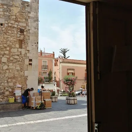 Appartamento Aly Art Duomo, Gulf & Etna View Taormina