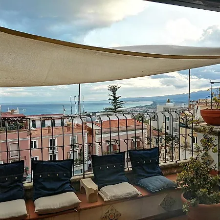 Aly Art Duomo, Gulf & Etna View *